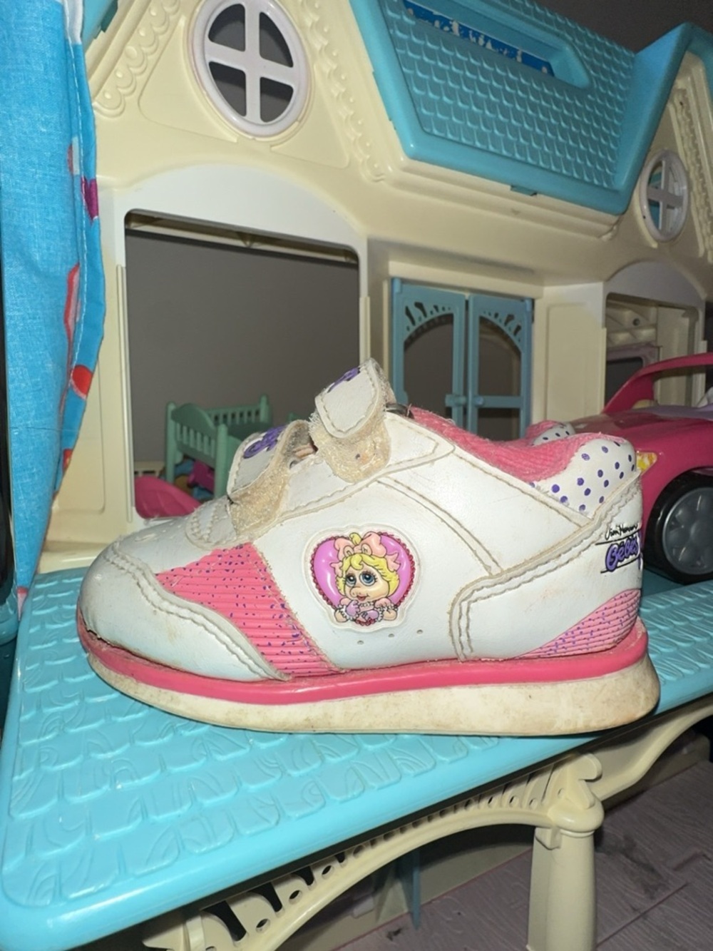 Muppet Babies Miss Piggy sneakers